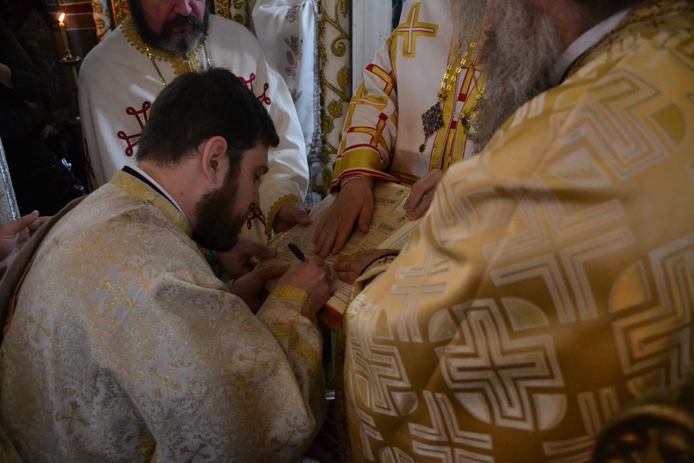 Vizită arhierească în Protopopiatul Hârlău: „Suntem chemați să înțelegem taina Bisericii din care facem parte”