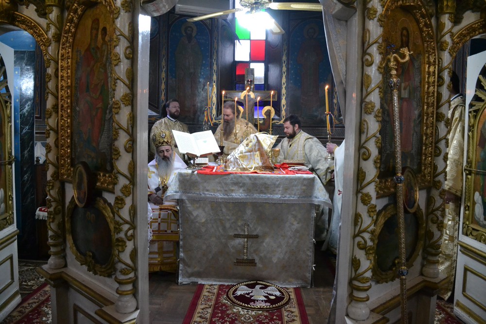 Vizită arhierească în Protopopiatul Hârlău: „Suntem chemați să înțelegem taina Bisericii din care facem parte”