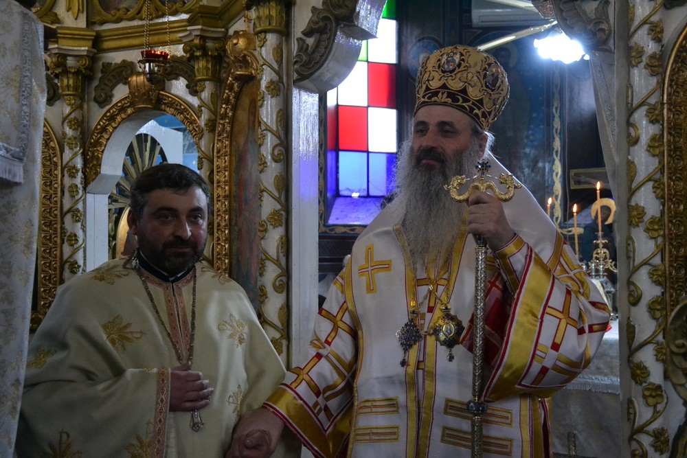 Vizită arhierească în Protopopiatul Hârlău: „Suntem chemați să înțelegem taina Bisericii din care facem parte”
