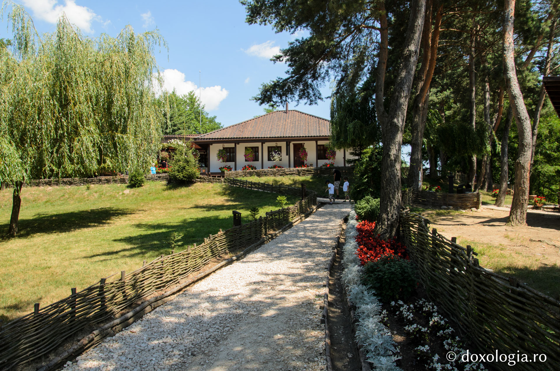 (Foto) Noua mănăstire de la Şinca Veche