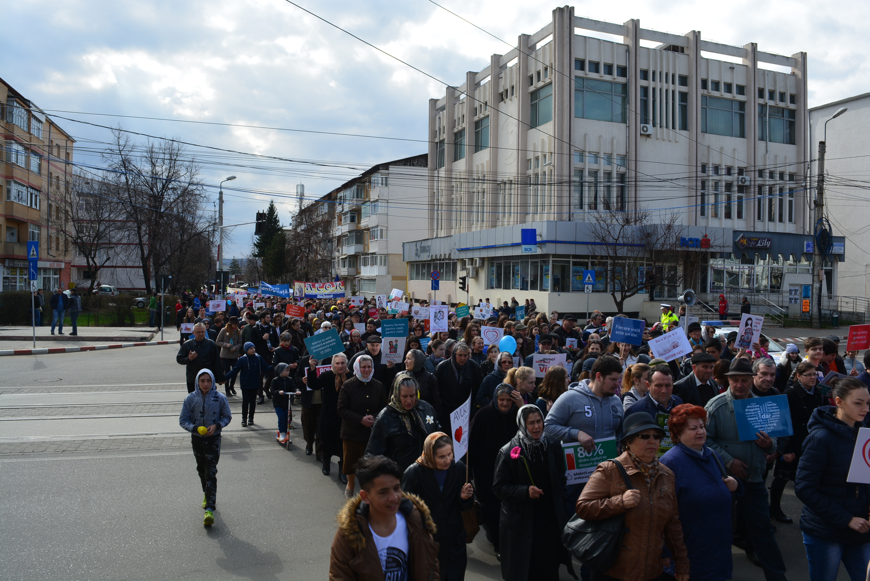 Marș pentru viață la Botoșani: „Aceşti copii au trăit, inimioara lor a bătut, deşi s-a spus despre ei că nu au dreptul la viaţă“