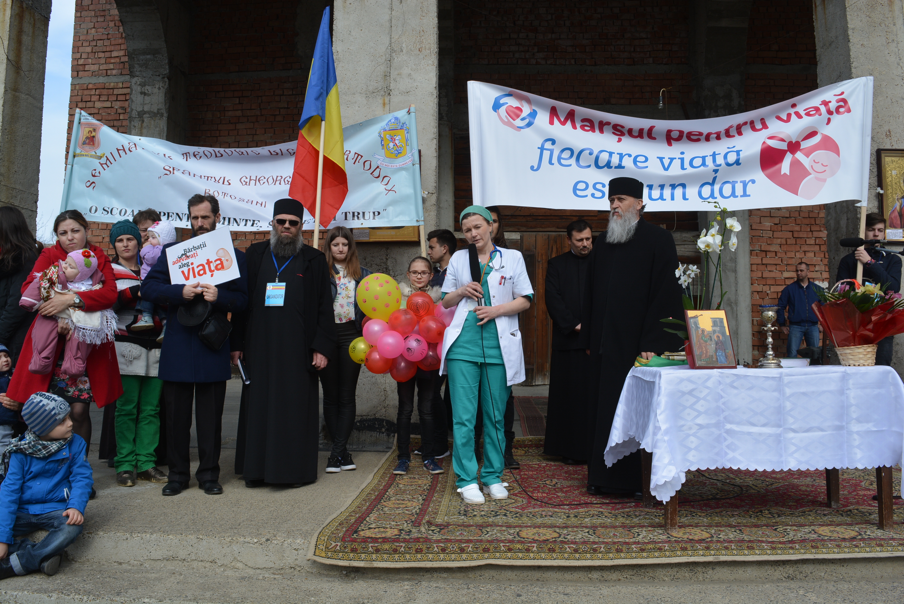 Marș pentru viață la Botoșani: „Aceşti copii au trăit, inimioara lor a bătut, deşi s-a spus despre ei că nu au dreptul la viaţă“