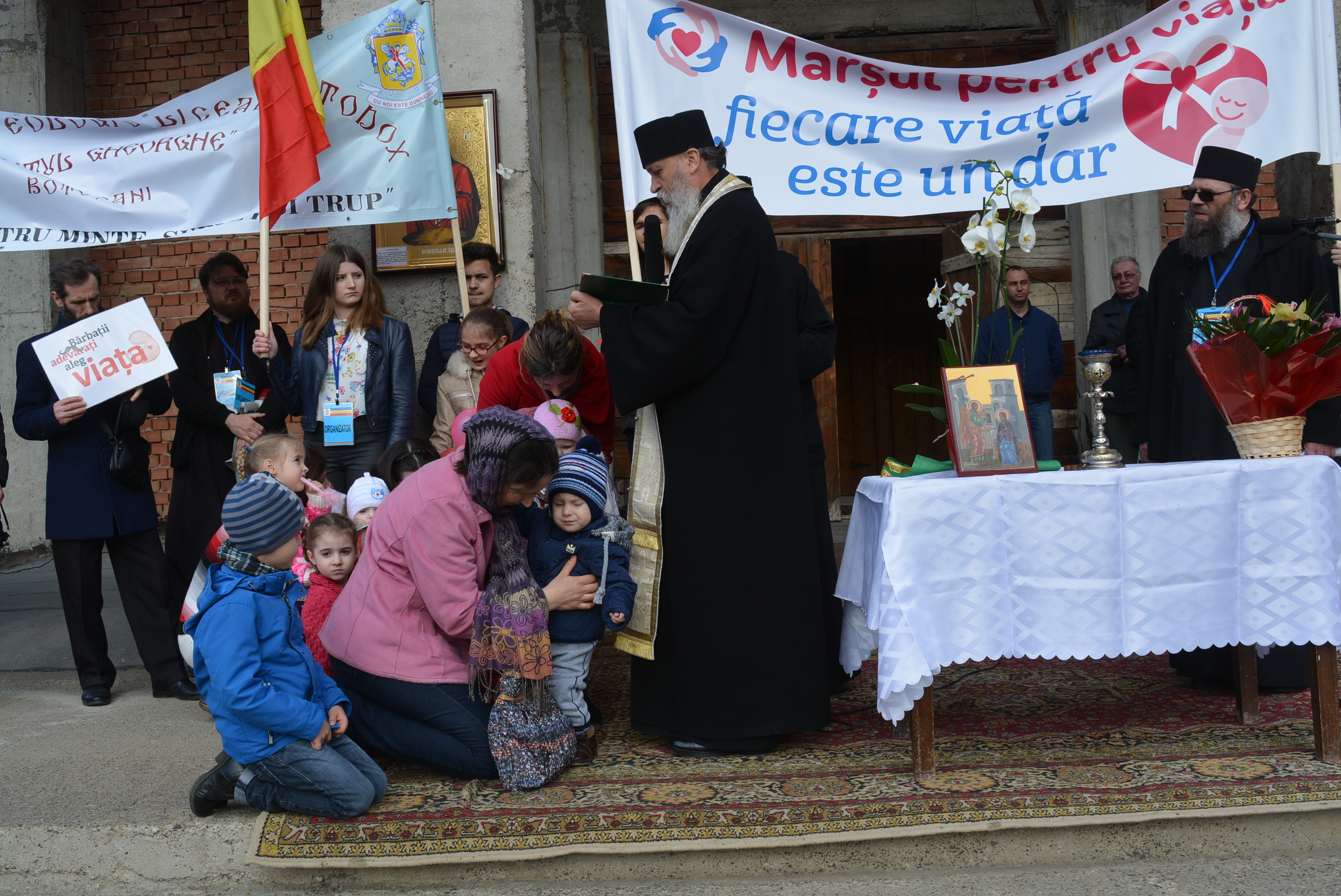 Marș pentru viață la Botoșani: „Aceşti copii au trăit, inimioara lor a bătut, deşi s-a spus despre ei că nu au dreptul la viaţă“