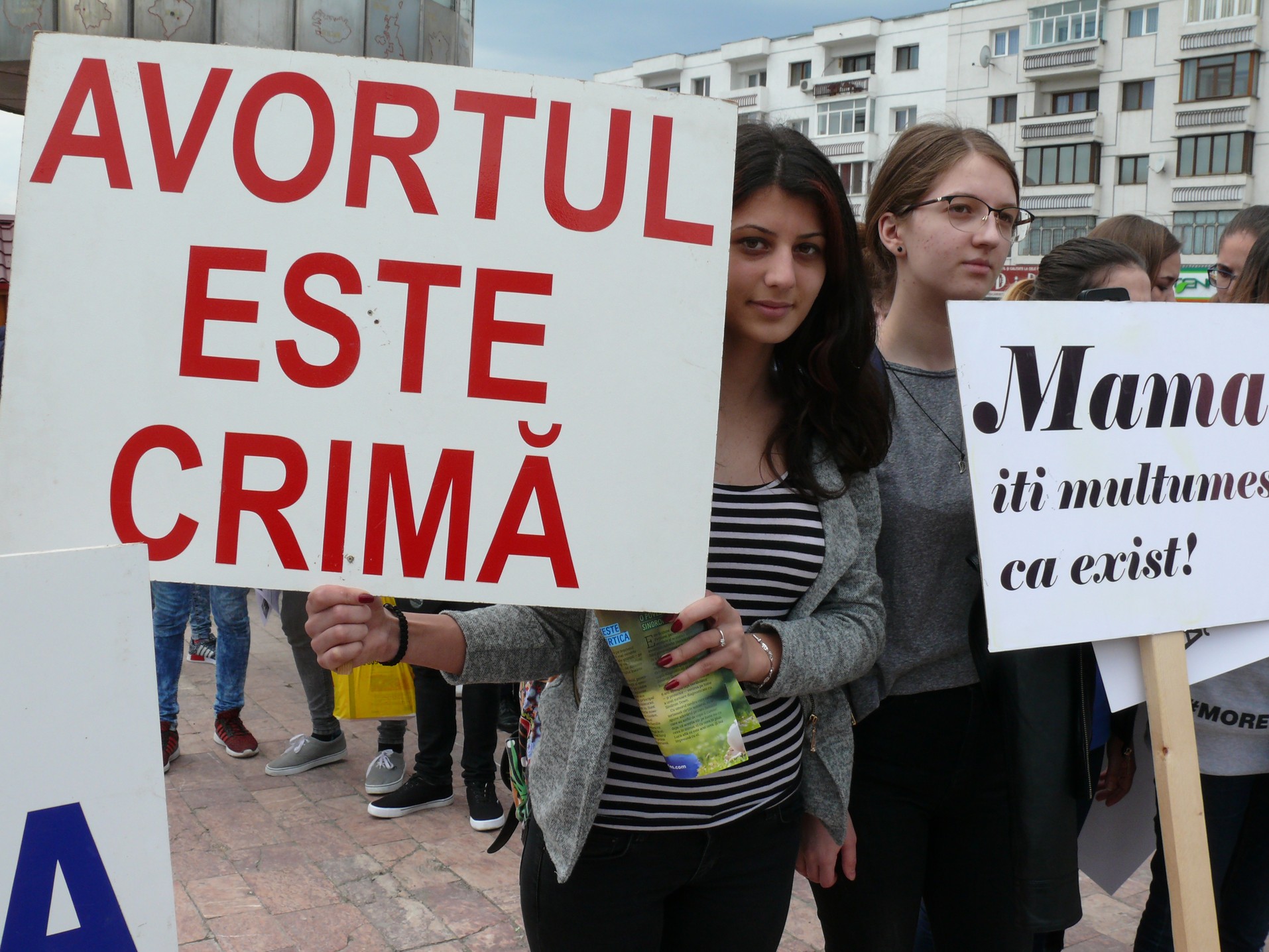 Numeroase mesaje pro viaţă, la Fălticeni Numeroase mesaje pro viaţă, la Fălticeni