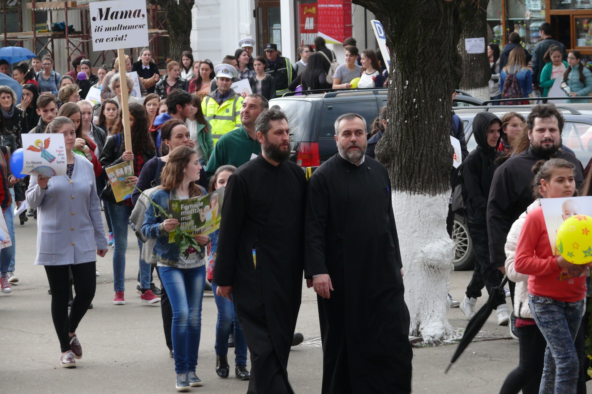 Numeroase mesaje pro viaţă, la Fălticeni