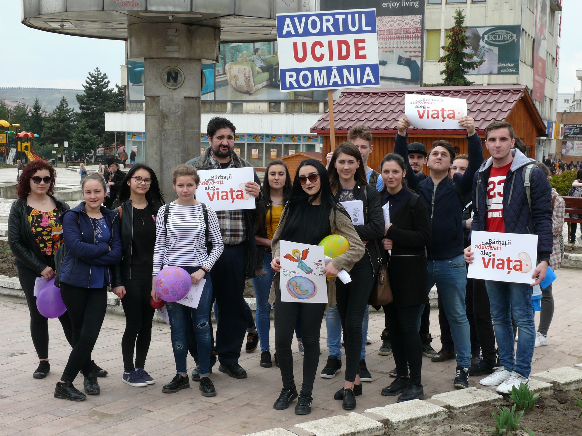 Numeroase mesaje pro viaţă, la Fălticeni