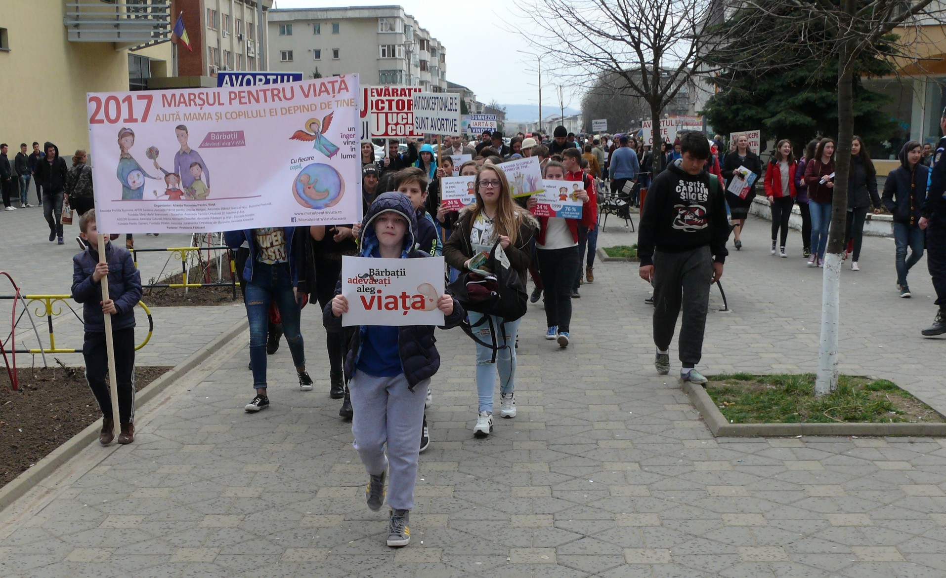Numeroase mesaje pro viaţă, la Fălticeni