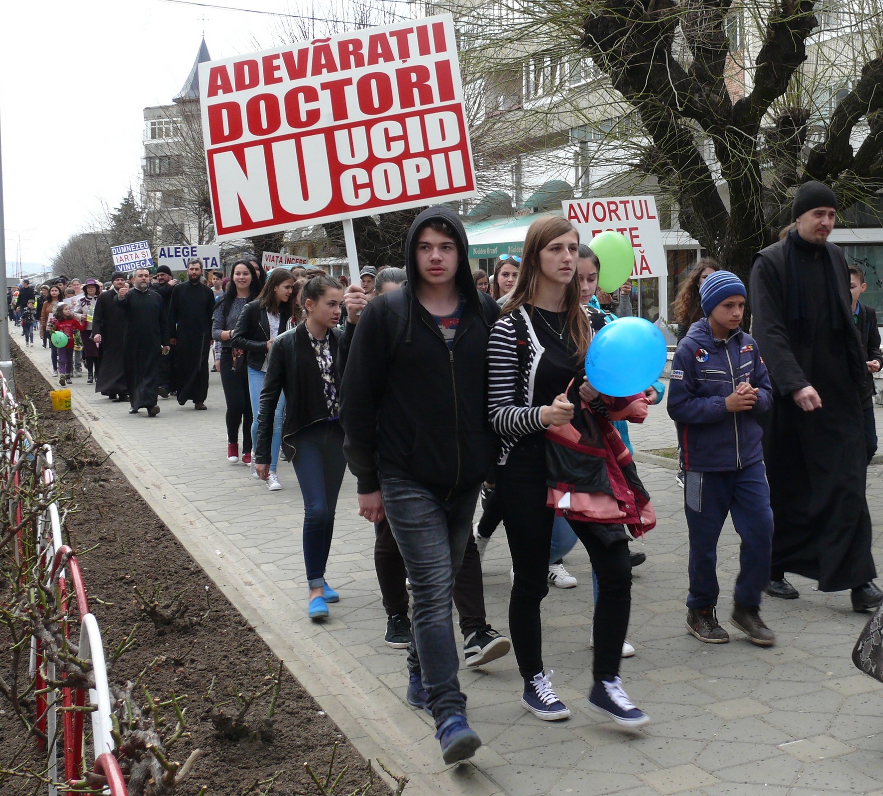 Numeroase mesaje pro viaţă, la Fălticeni