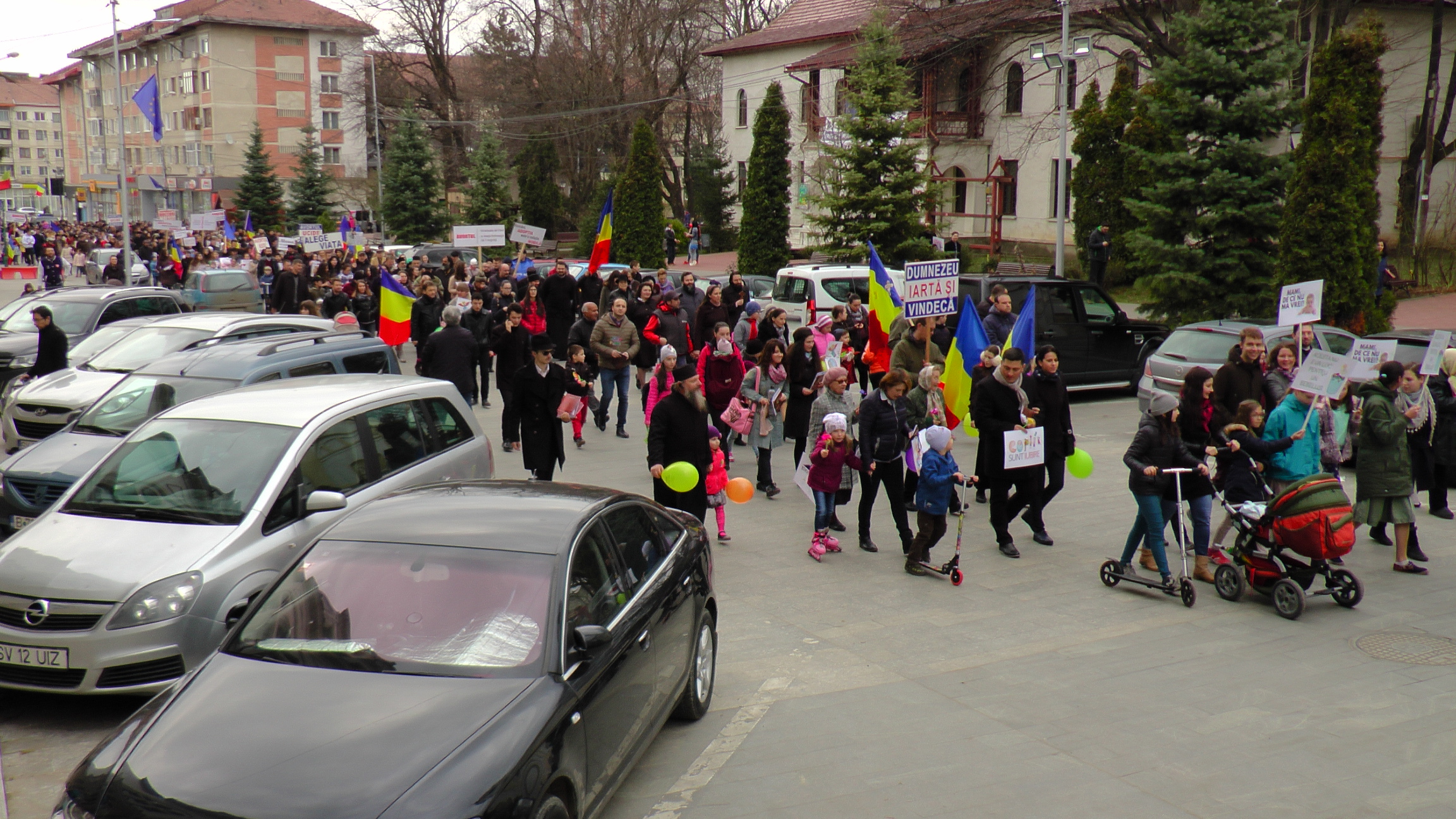 „Cu noi este Dumnezeu“, intonat la marşul desfăşurat la Suceava „Cu noi este Dumnezeu“, intonat la marşul desfăşurat la Suceava