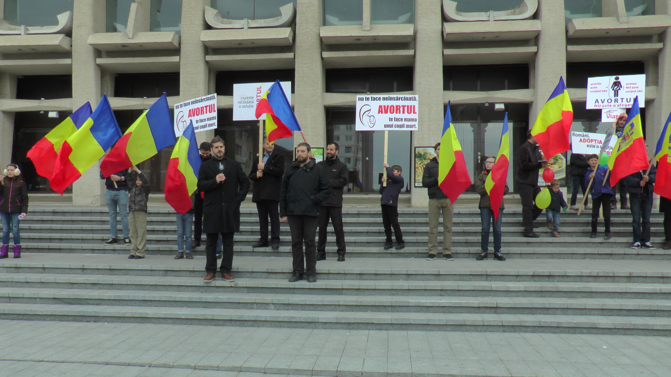 „Cu noi este Dumnezeu“, intonat la marşul desfăşurat la Suceava