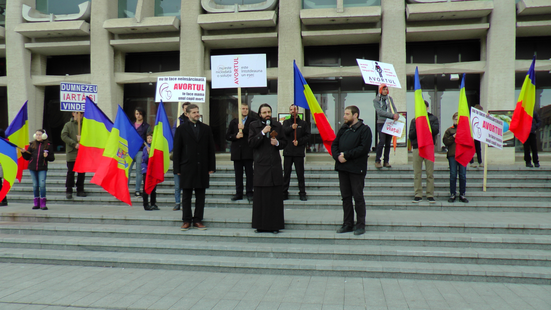 „Cu noi este Dumnezeu“, intonat la marşul desfăşurat la Suceava
