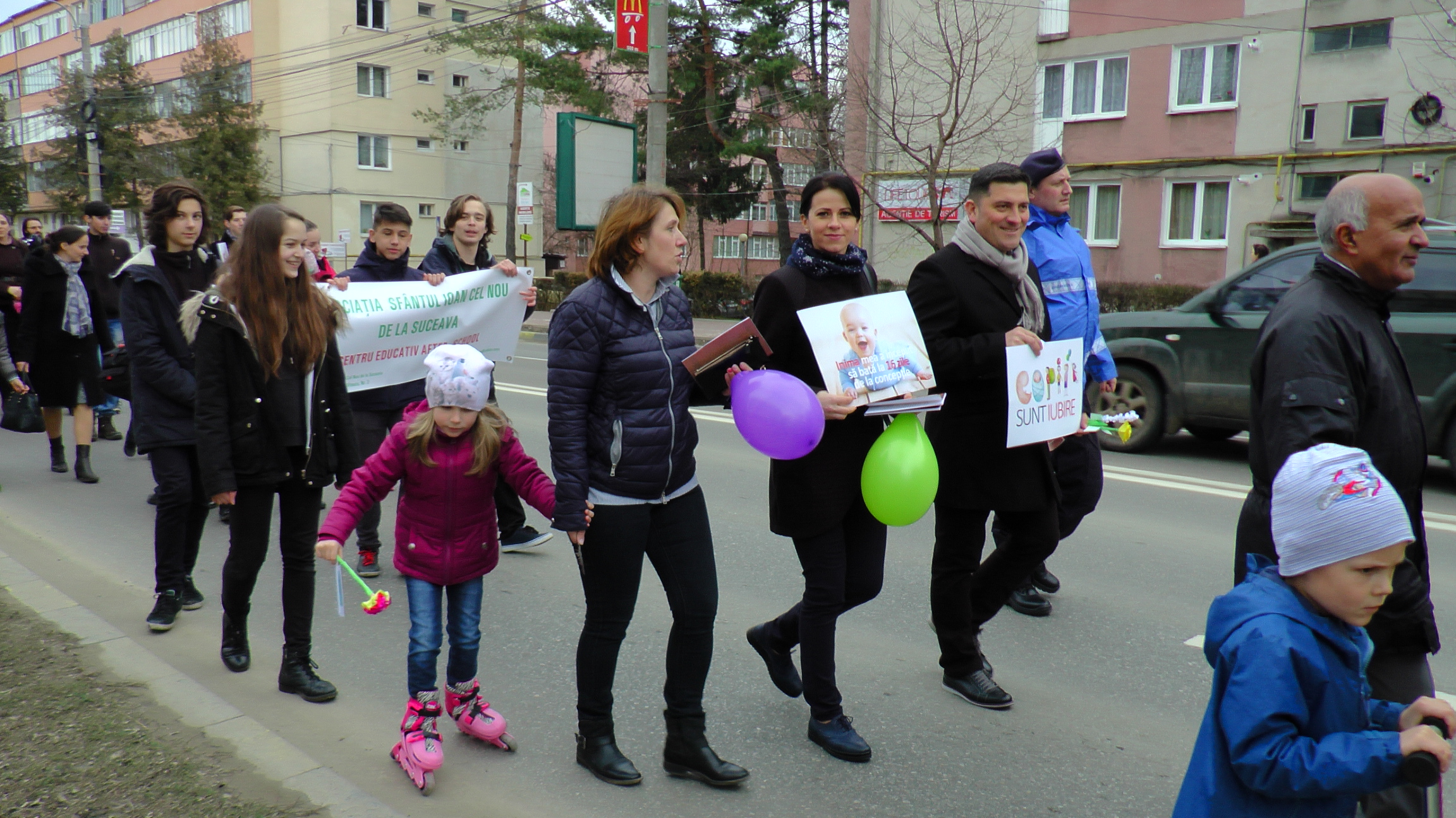 „Cu noi este Dumnezeu“, intonat la marşul desfăşurat la Suceava