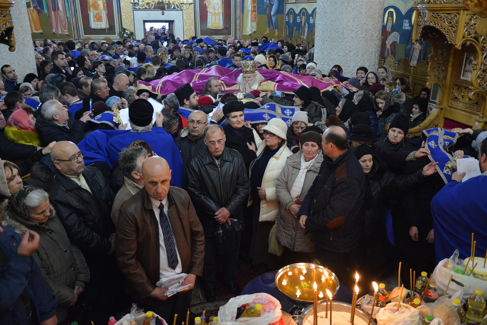 Slujbă arhierească la Mănăstirea Hadâmbu