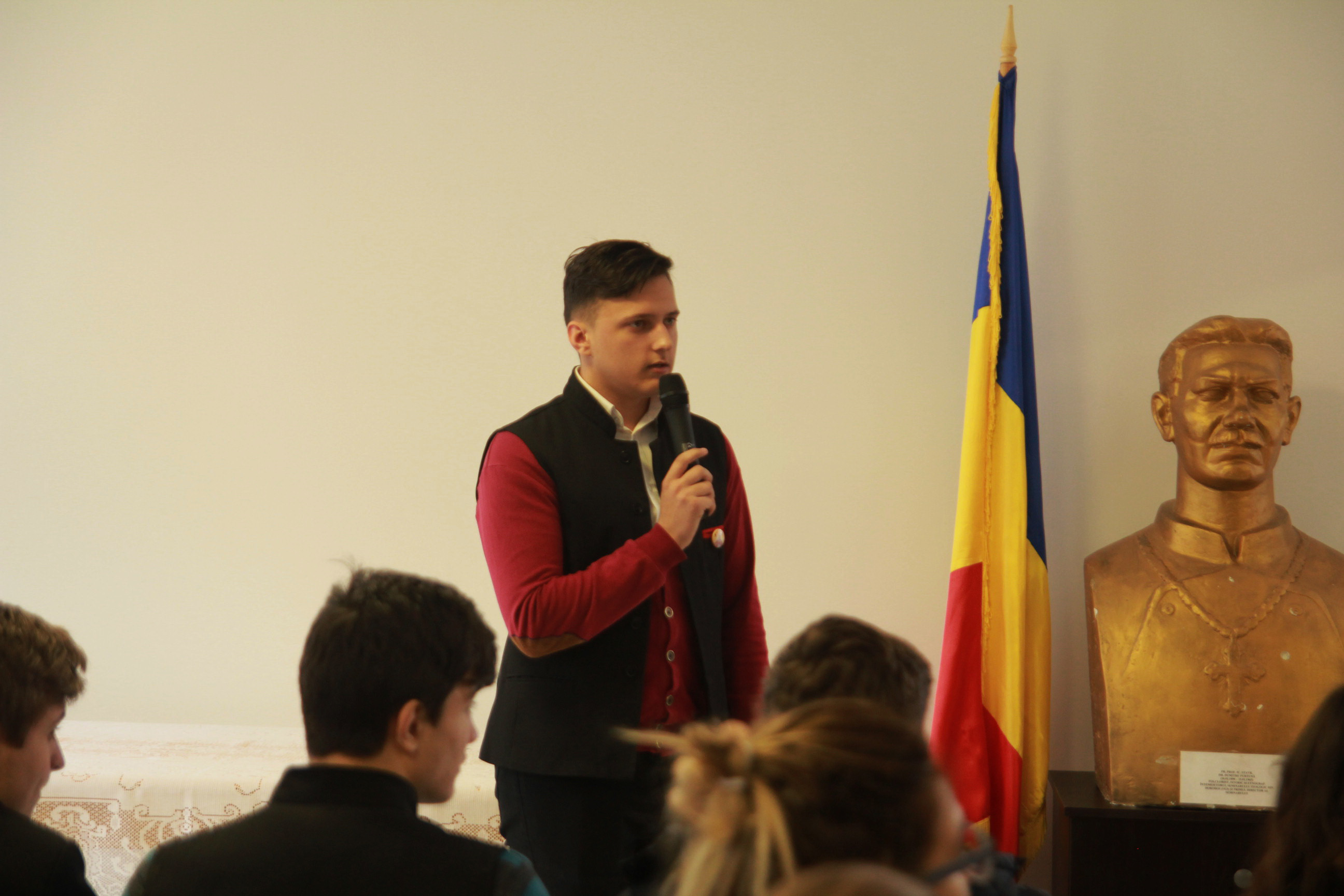 Muzeul Etnografic Aleph a ajuns și la Seminarul din Dorohoi