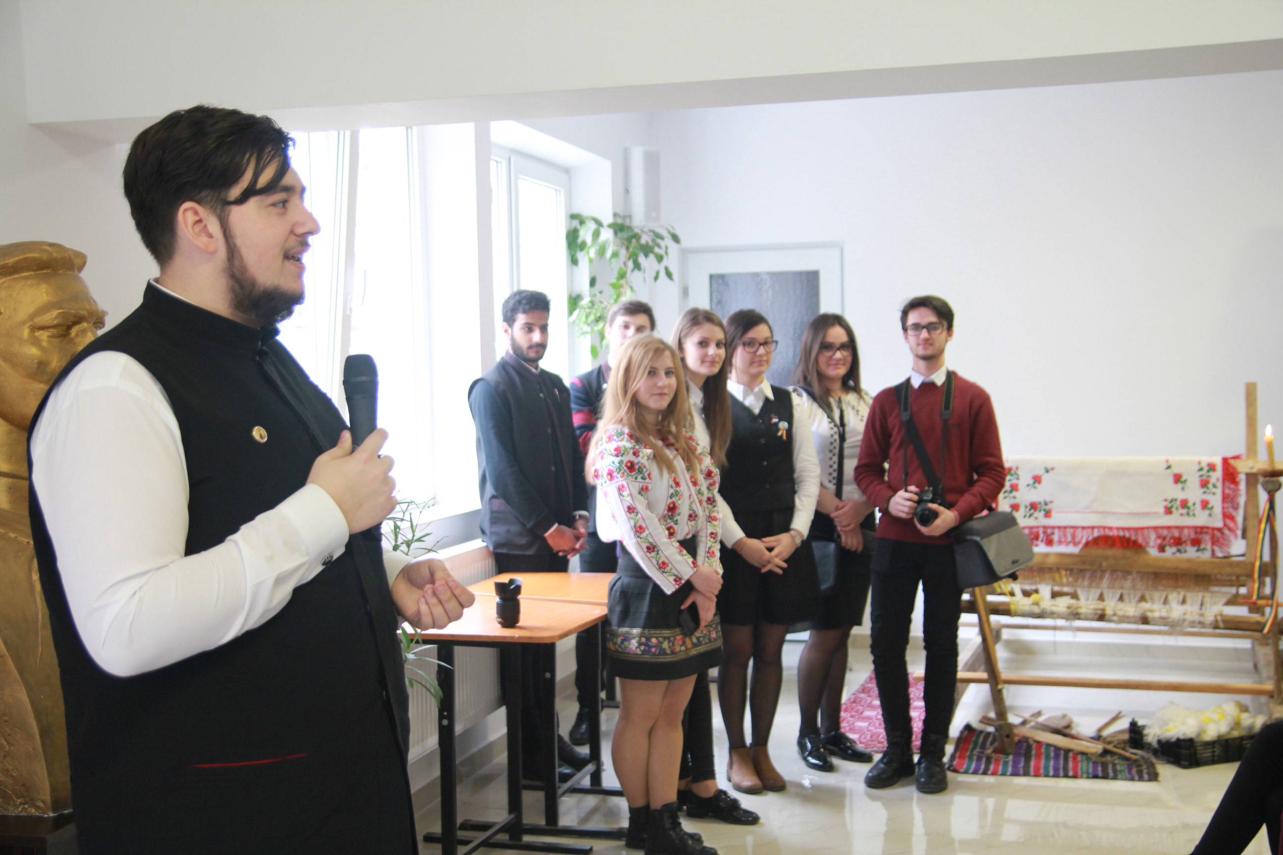 Muzeul Etnografic Aleph a ajuns și la Seminarul din Dorohoi