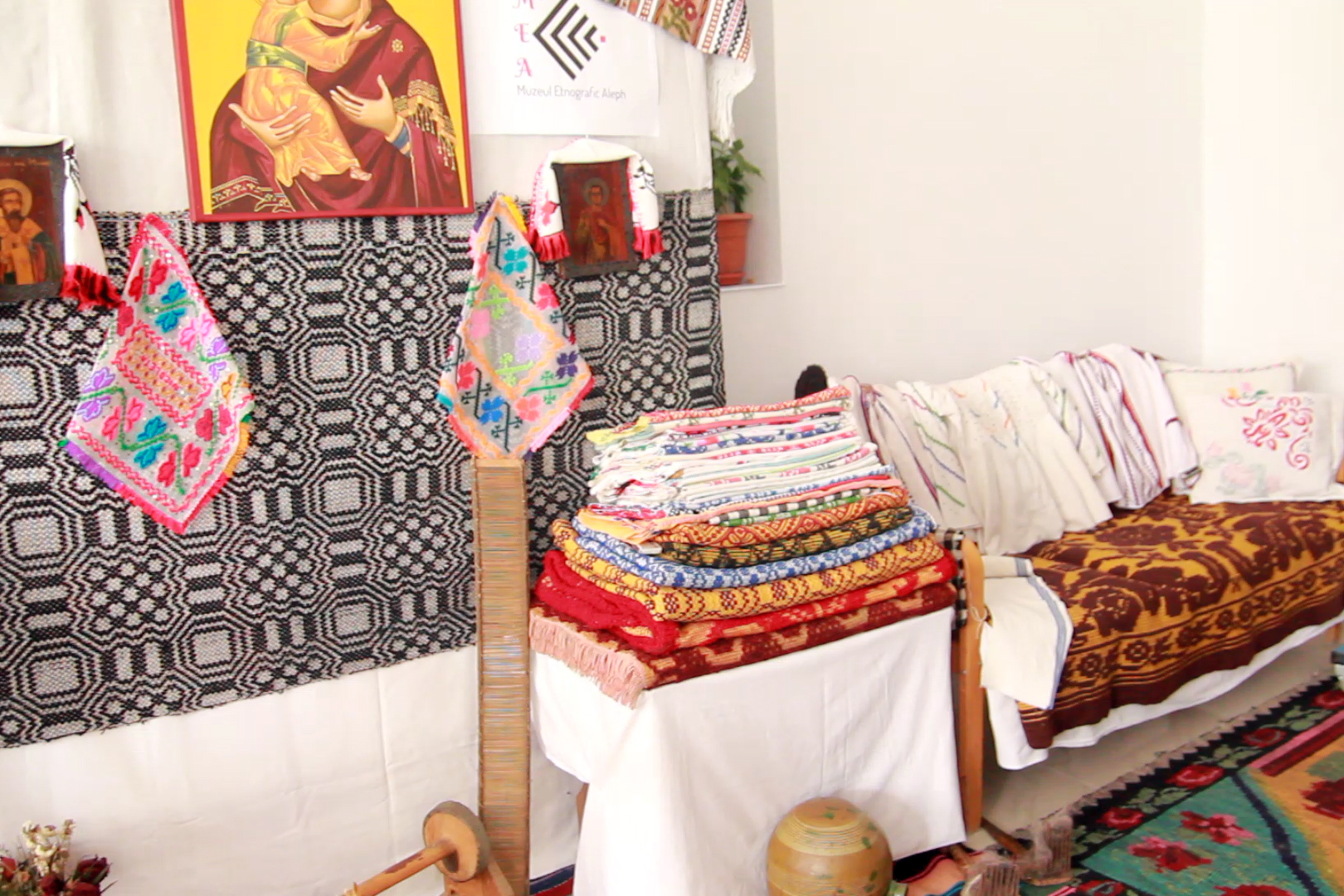 Muzeul Etnografic Aleph a ajuns și la Seminarul din Dorohoi