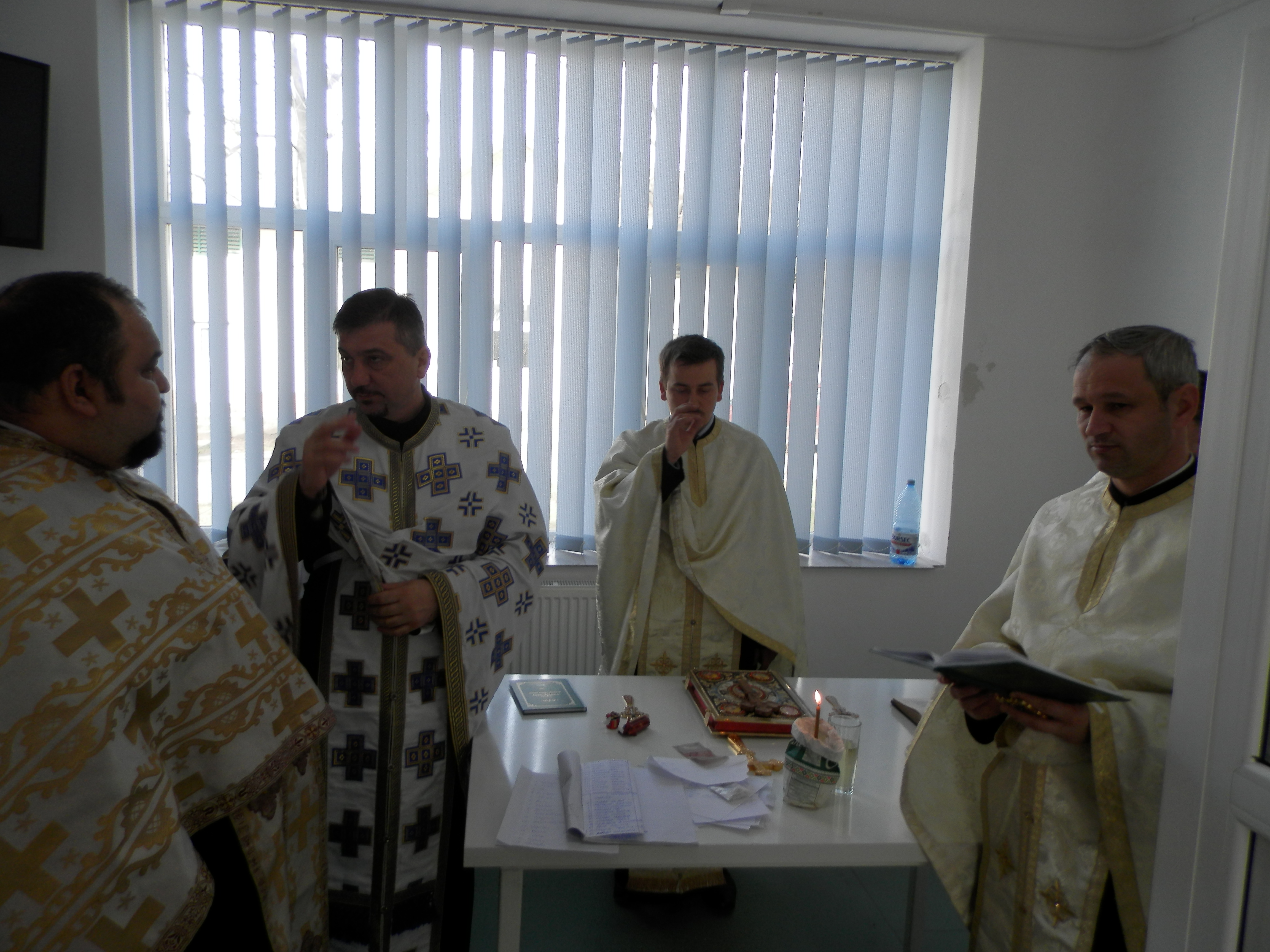 Bătrânii internaţi în Căminul UMS Răducăneni cercetaţi de slujtori ai sfintelor altare