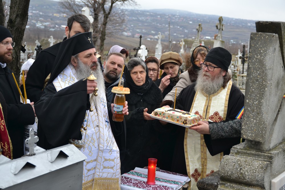 Vizită arhierească în Protopopiatul Hârlău: „Suntem chemați să înțelegem taina Bisericii din care facem parte”