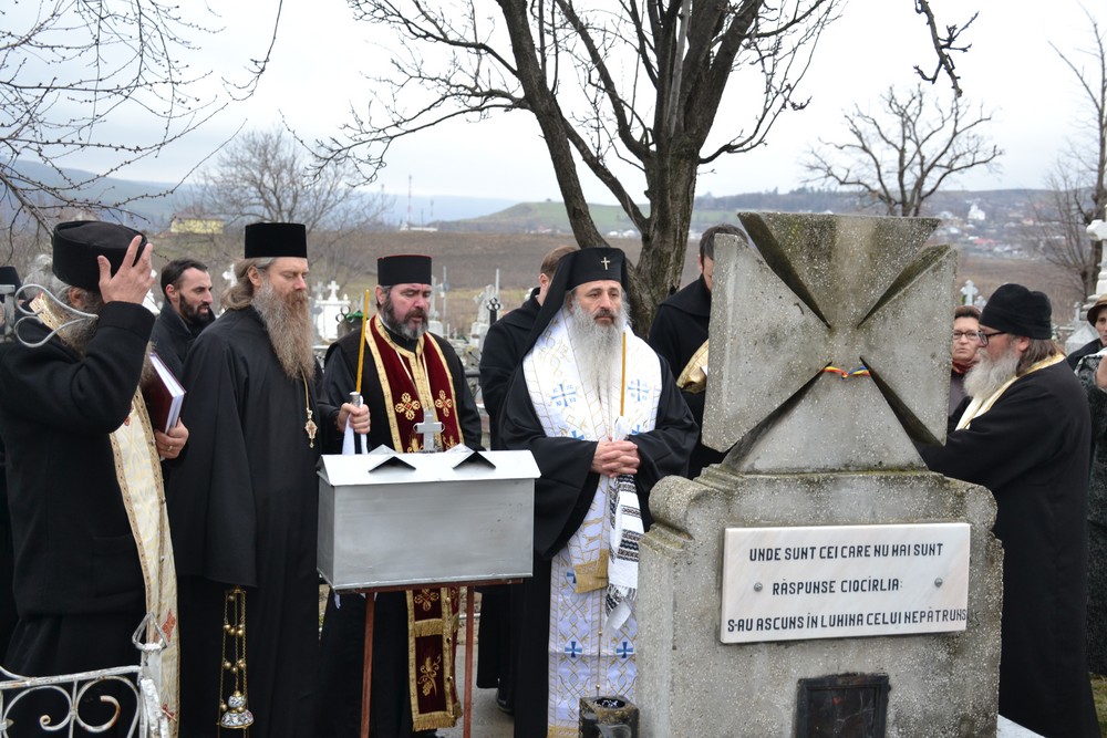 Vizită arhierească în Protopopiatul Hârlău: „Suntem chemați să înțelegem taina Bisericii din care facem parte”