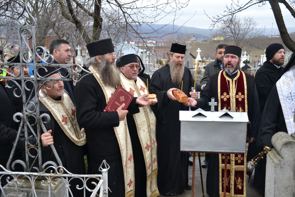 Vizită arhierească în Protopopiatul Hârlău: „Suntem chemați să înțelegem taina Bisericii din care facem parte”