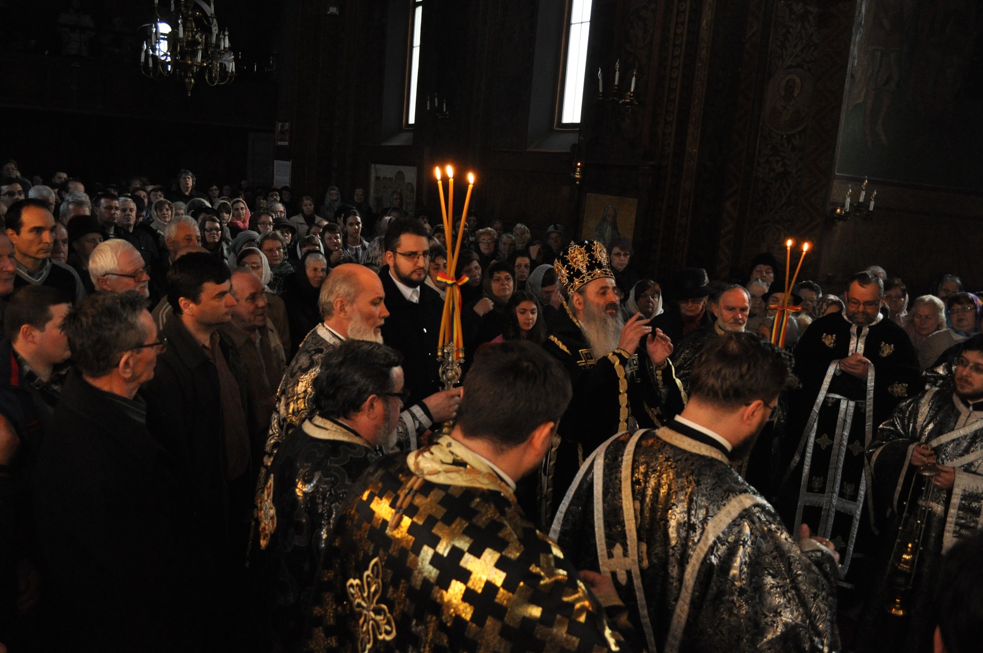 IPS Mitropolit Teofan: „Cea mai mare veste bună este că Dumnezeu a coborât pe pământ“