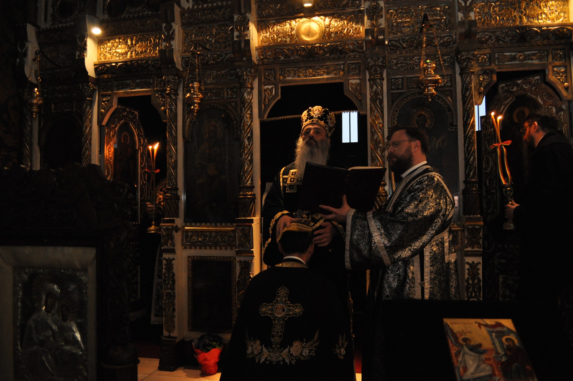 IPS Mitropolit Teofan: „Cea mai mare veste bună este că Dumnezeu a coborât pe pământ“