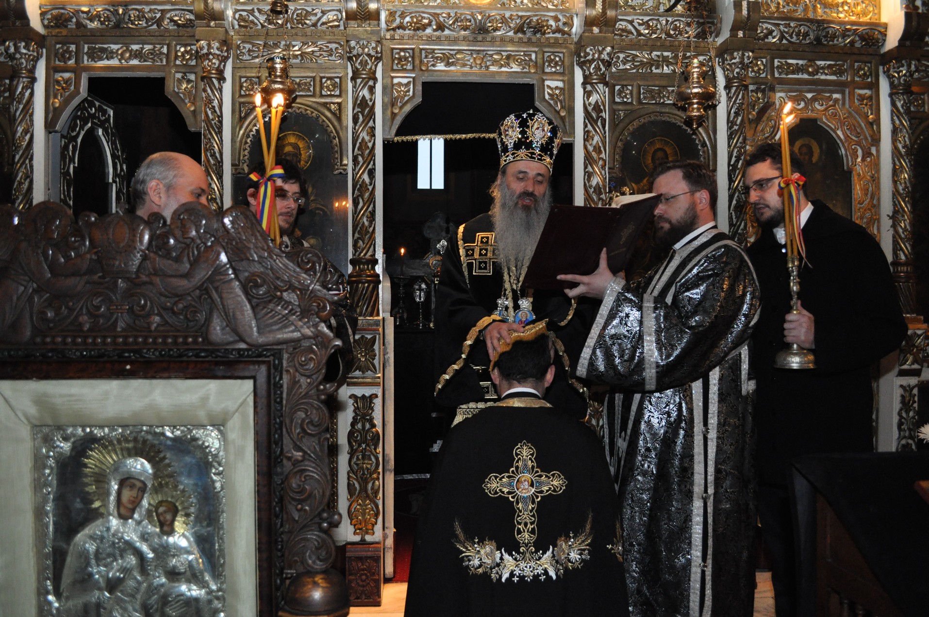 IPS Mitropolit Teofan: „Cea mai mare veste bună este că Dumnezeu a coborât pe pământ“