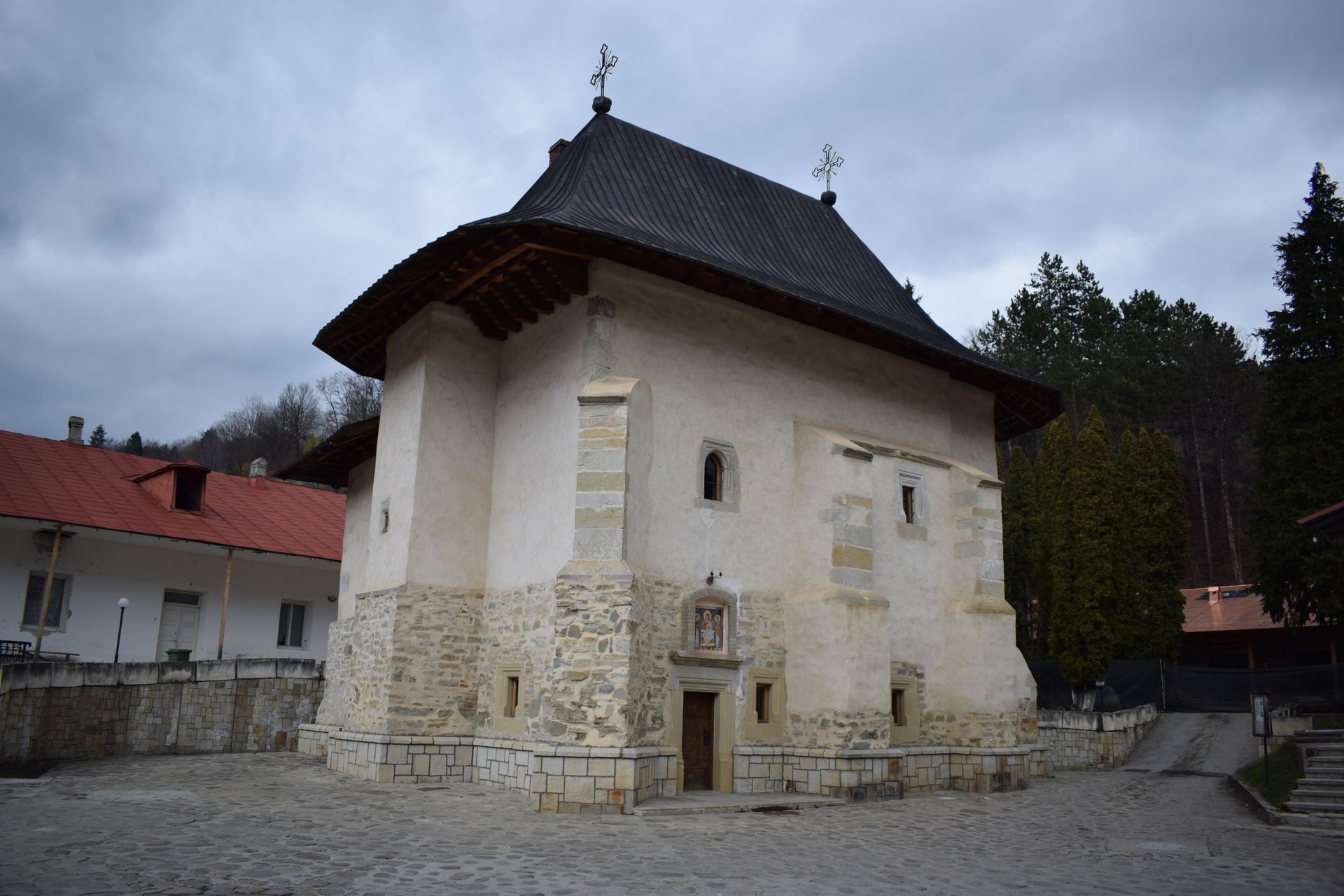 Aer de mănăstiri nemţene