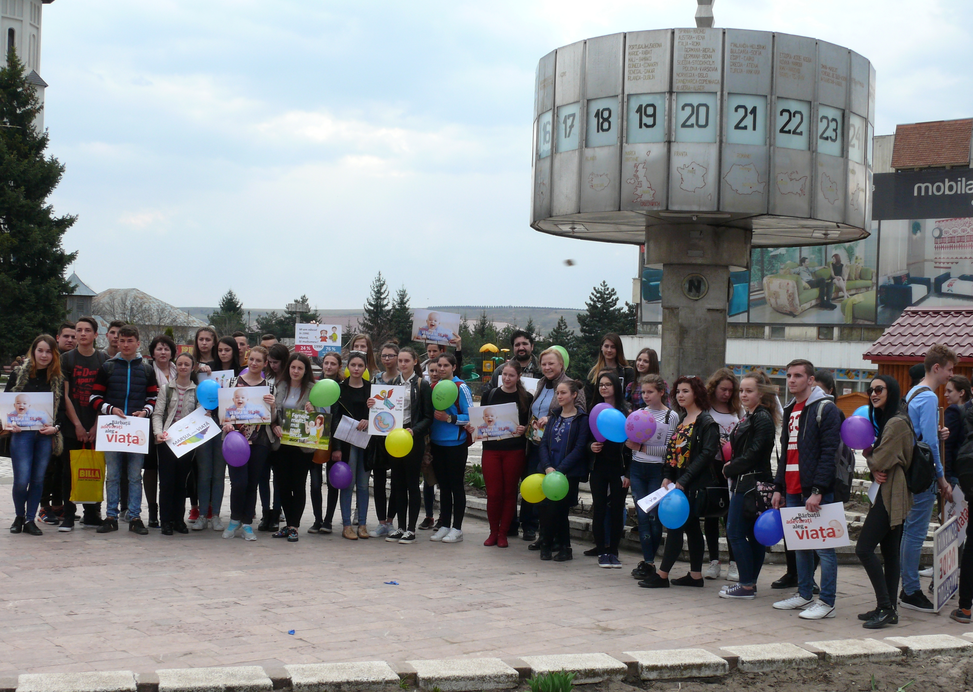 „Cu noi este Dumnezeu“, intonat la marşul desfăşurat la Suceava