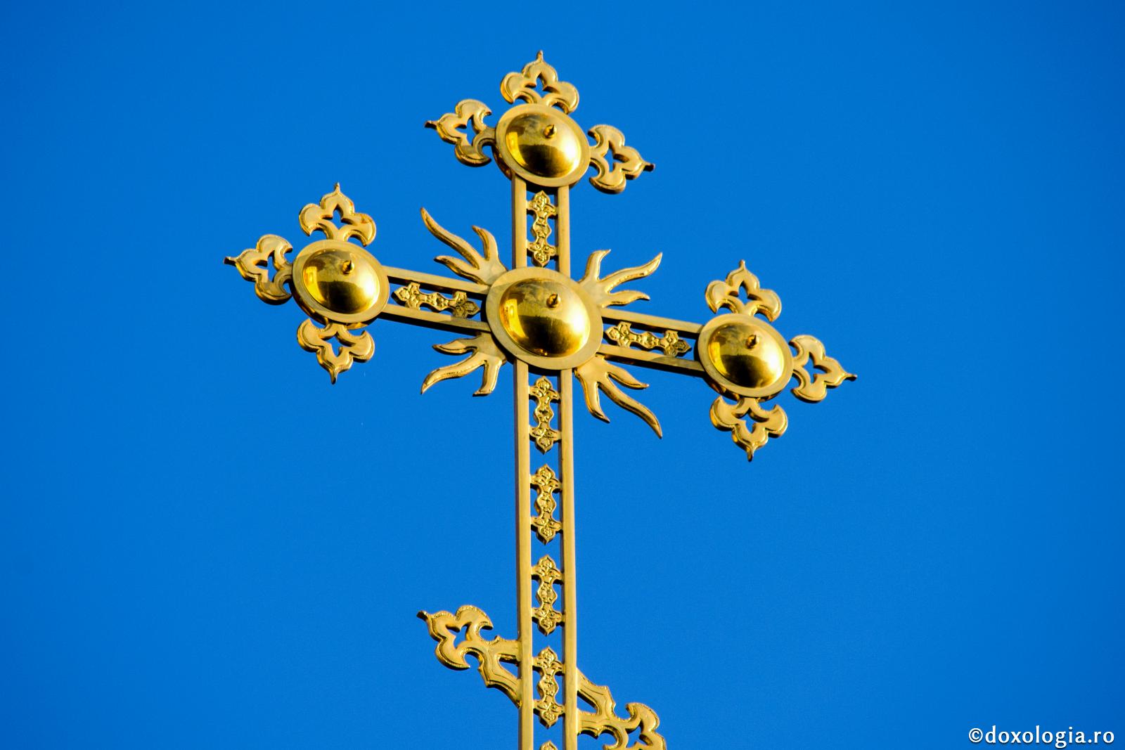 Sfânta Cruce este în acelaşi timp simbolul Răstignirii şi Învierii lui Hristos