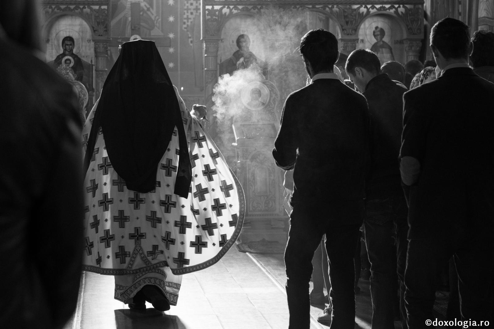 Foto: Oana Nechifor Sfânta Liturghie - nucleu al întregii vieţi creştine