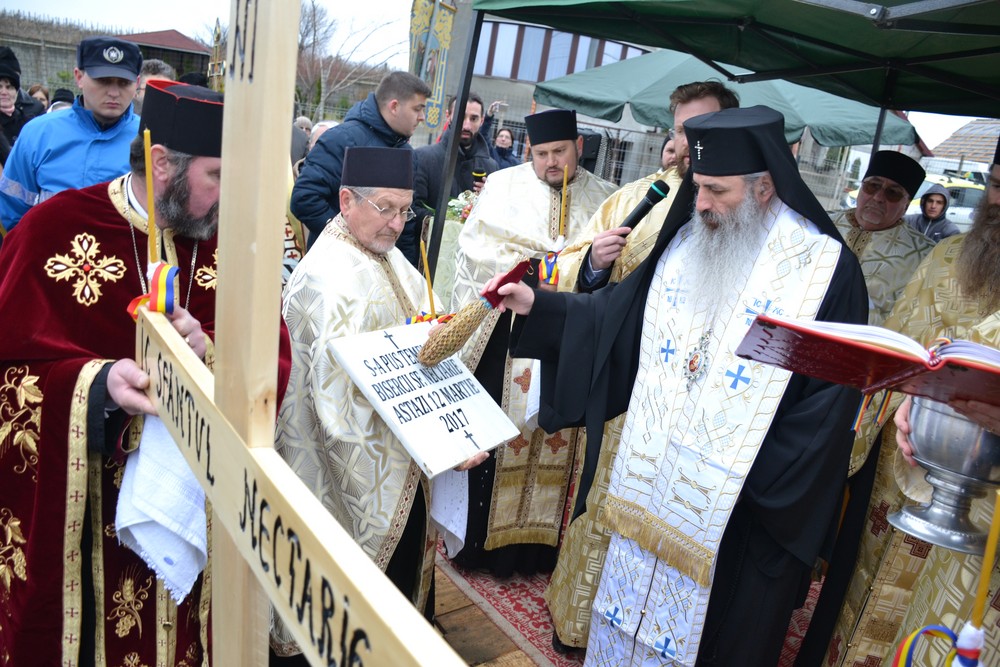 Vizită arhierească în Protopopiatul Hârlău: „Suntem chemați să înțelegem taina Bisericii din care facem parte”