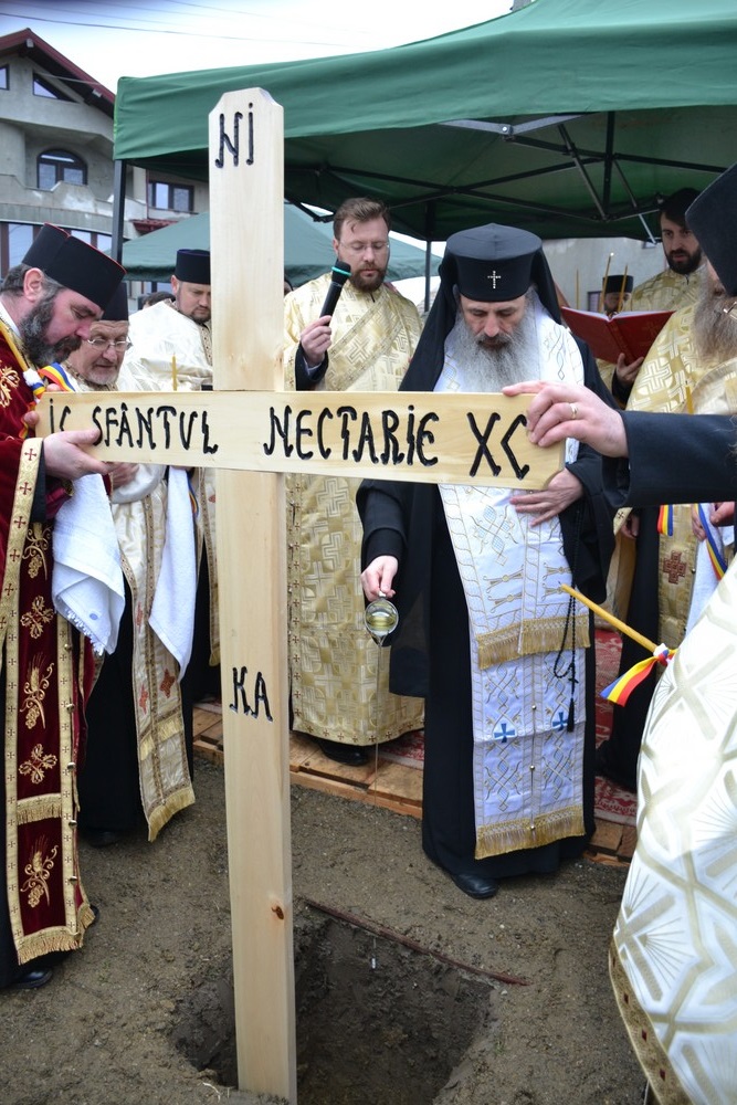 Vizită arhierească în Protopopiatul Hârlău: „Suntem chemați să înțelegem taina Bisericii din care facem parte”