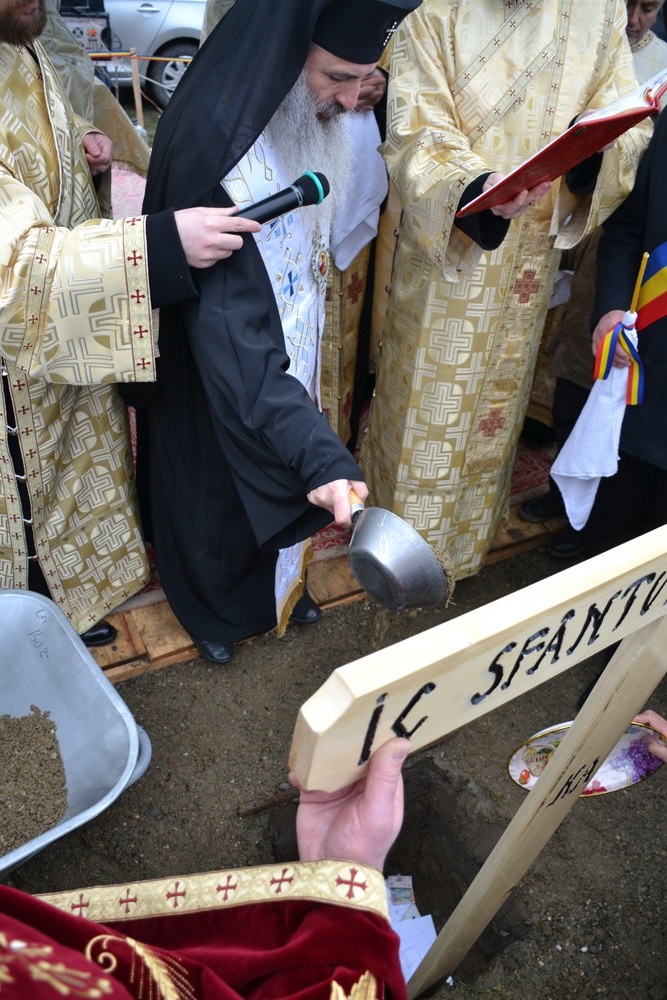 Vizită arhierească în Protopopiatul Hârlău: „Suntem chemați să înțelegem taina Bisericii din care facem parte”