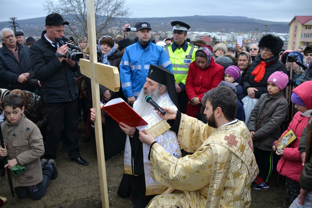 Vizită arhierească în Protopopiatul Hârlău: „Suntem chemați să înțelegem taina Bisericii din care facem parte”