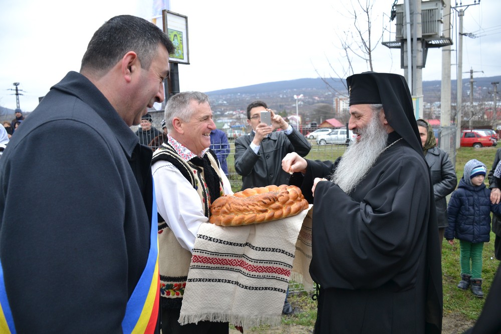 Vizită arhierească în Protopopiatul Hârlău: „Suntem chemați să înțelegem taina Bisericii din care facem parte”