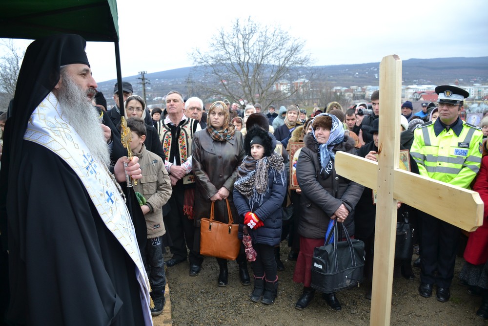 Vizită arhierească în Protopopiatul Hârlău: „Suntem chemați să înțelegem taina Bisericii din care facem parte”