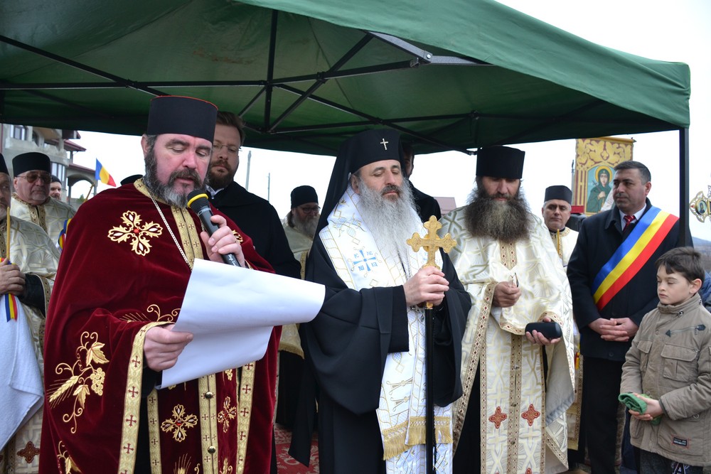 Vizită arhierească în Protopopiatul Hârlău: „Suntem chemați să înțelegem taina Bisericii din care facem parte”