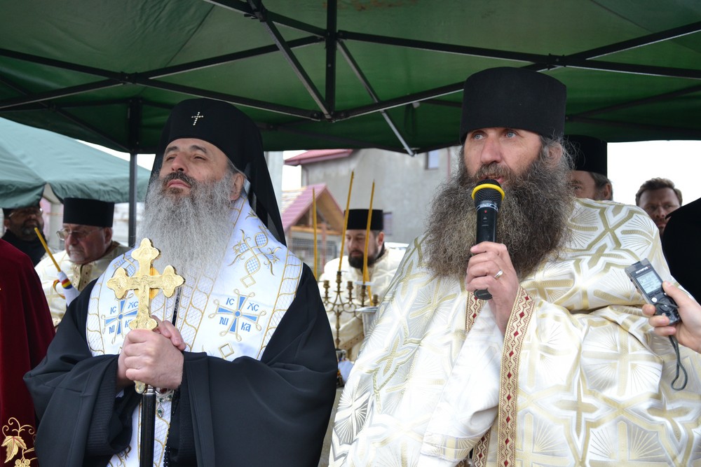 Vizită arhierească în Protopopiatul Hârlău: „Suntem chemați să înțelegem taina Bisericii din care facem parte”