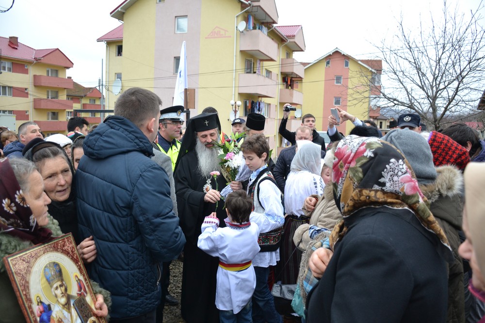 Vizită arhierească în Protopopiatul Hârlău: „Suntem chemați să înțelegem taina Bisericii din care facem parte”