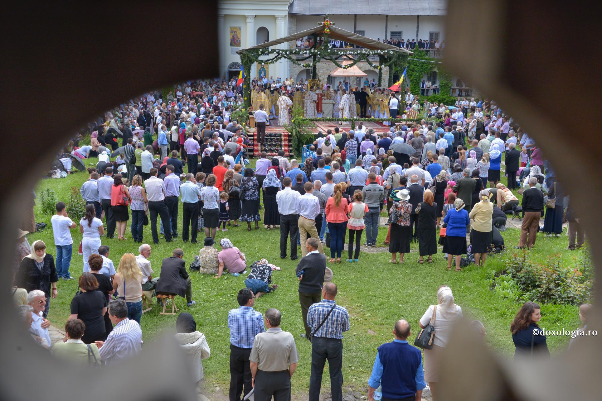 Unii doar cred că fac cinste Bisericii