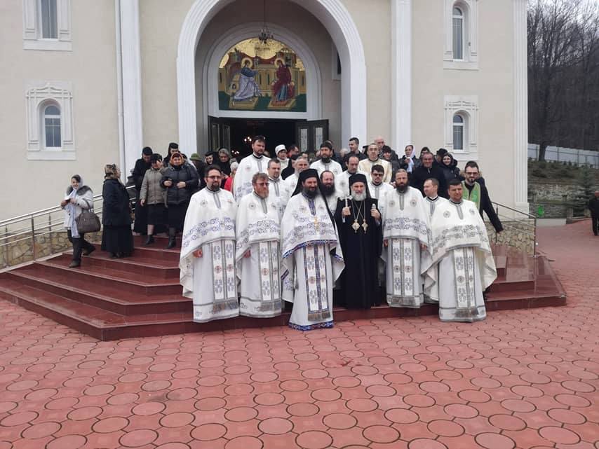 Slujbe arhiereşti la Tisa Silvestri şi la Roman Slujbe arhiereşti la Tisa Silvestri şi la Roman