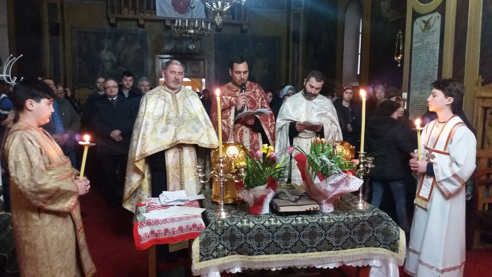 Sfinte moaşte, în pelerinaj la biserica din Scorţeni, Protopopiatul Moineşti Sfinte moaşte, în pelerinaj la biserica din Scorţeni, Protopopiatul Moineşti