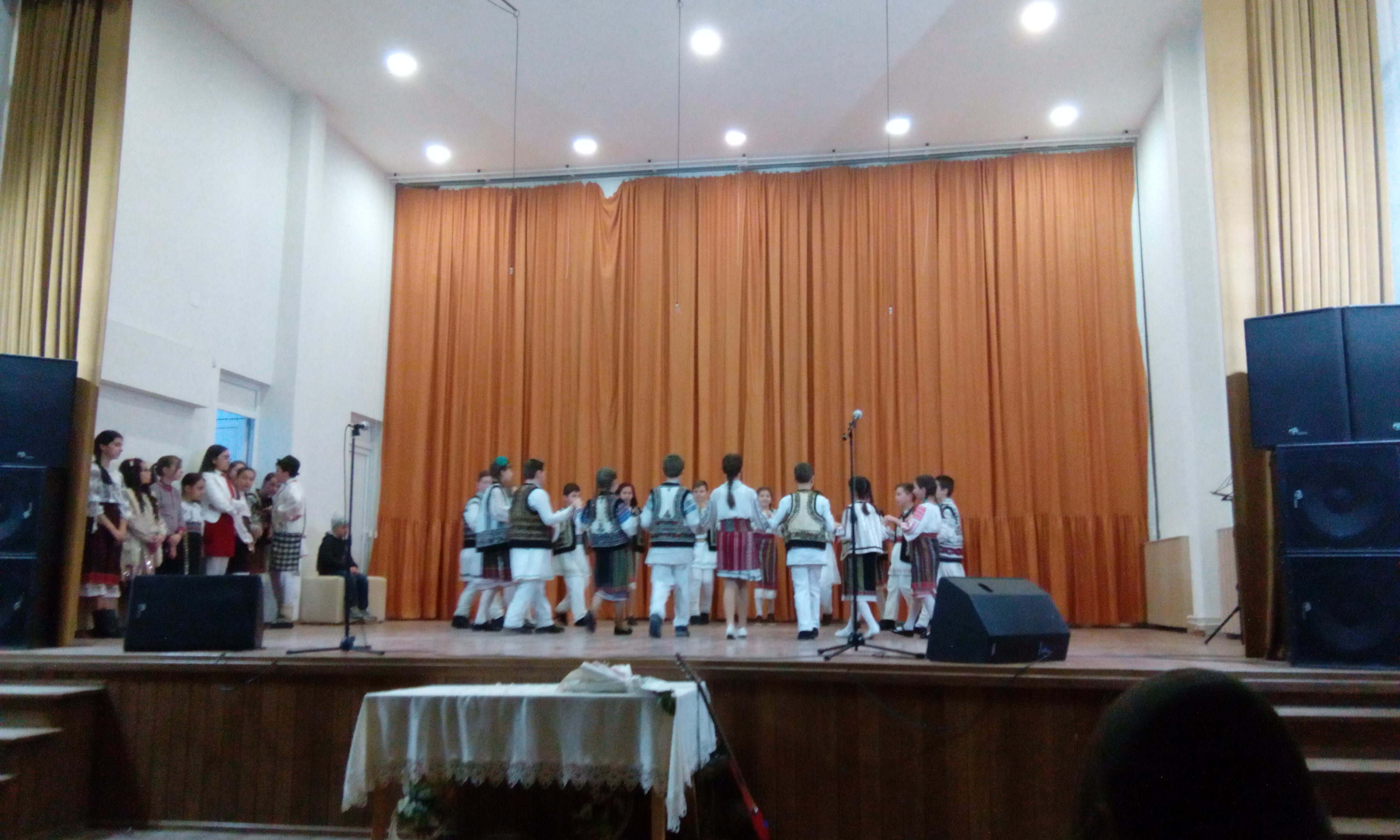 „Flori pentru mama“, la Vânători-Neamţ „Flori pentru mama“, la Vânători-Neamţ