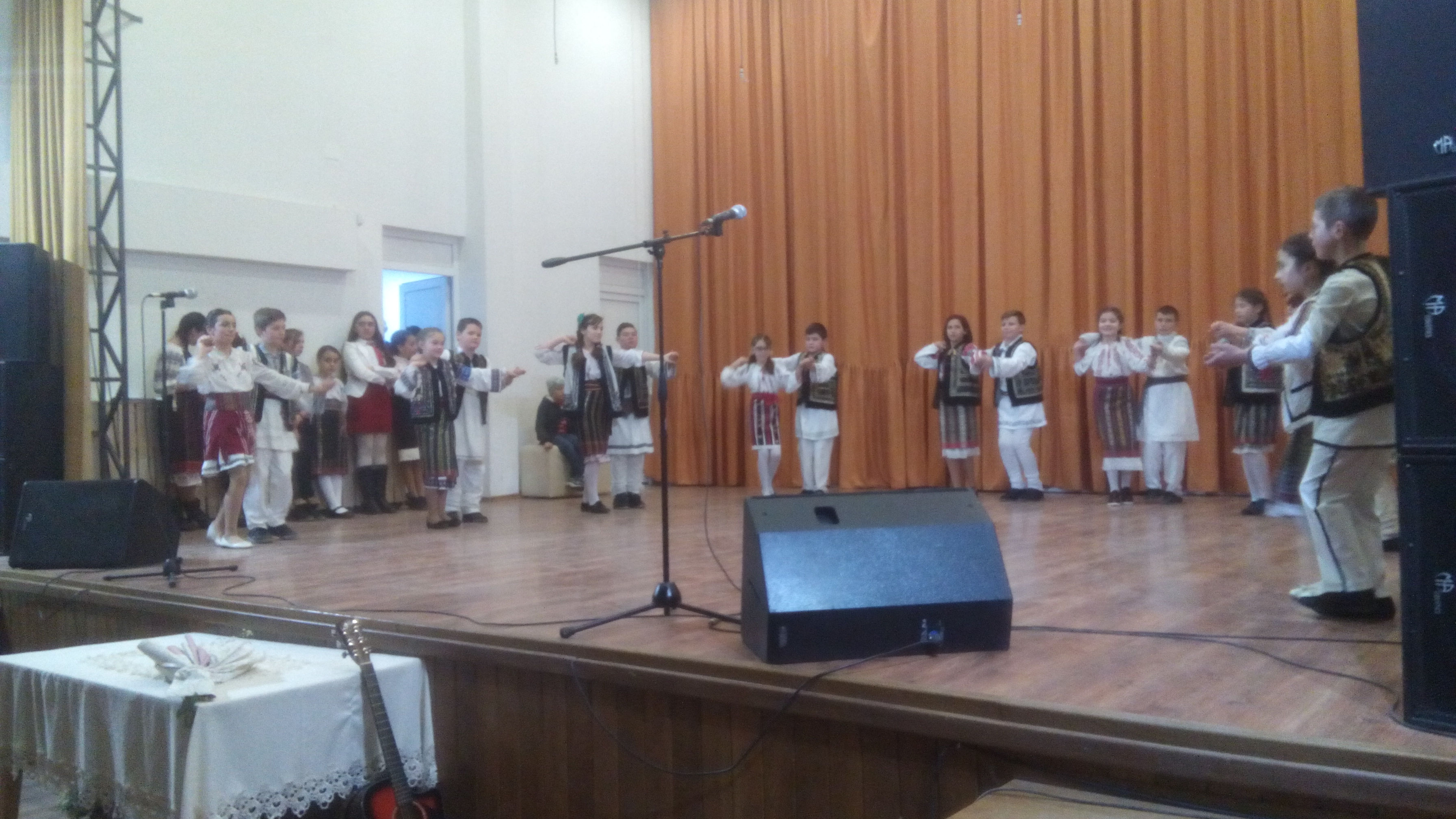 „Flori pentru mama“, la Vânători-Neamţ „Flori pentru mama“, la Vânători-Neamţ