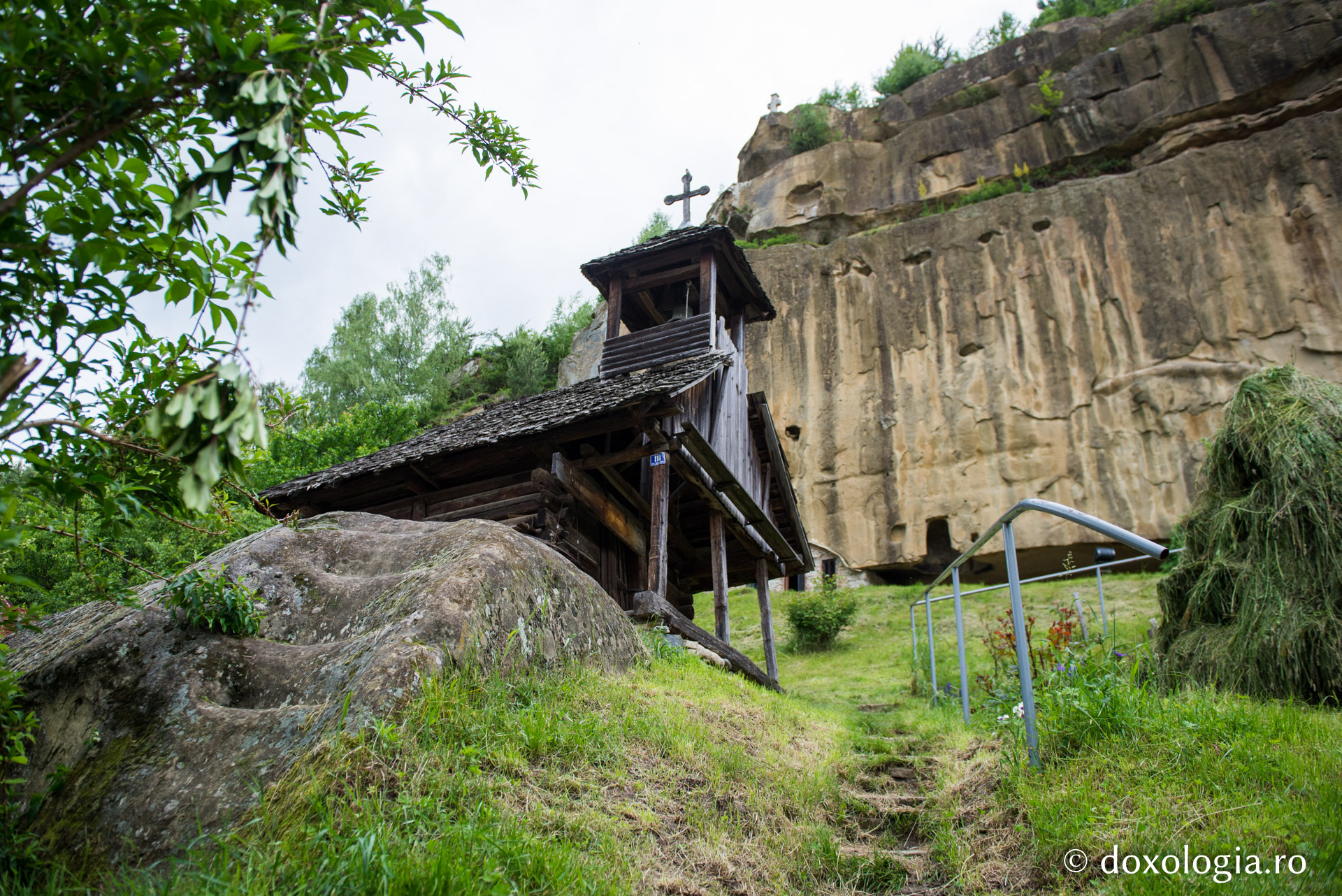 Mănăstirea rupestră Corbii de Piatră (galerie FOTO)
