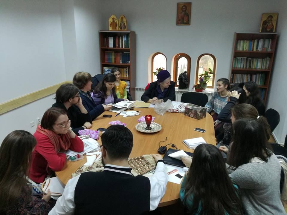 Tradiţii româneşti, predate tinerilor de la ASCOR şi ATOR Iaşi