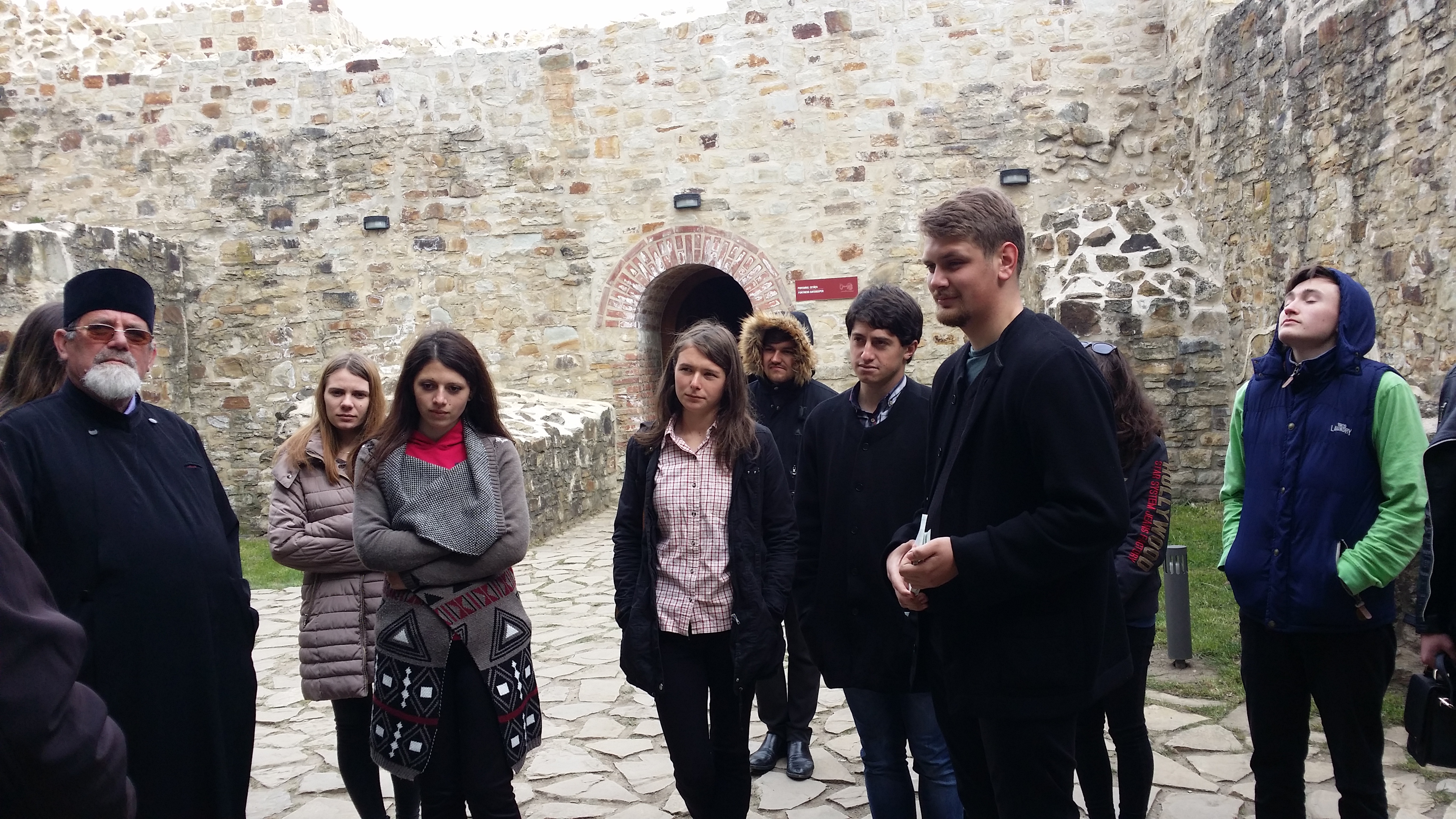 Tinerii din Drăguşeni, într-un pelerinaj luminat în Săptămâna Luminată