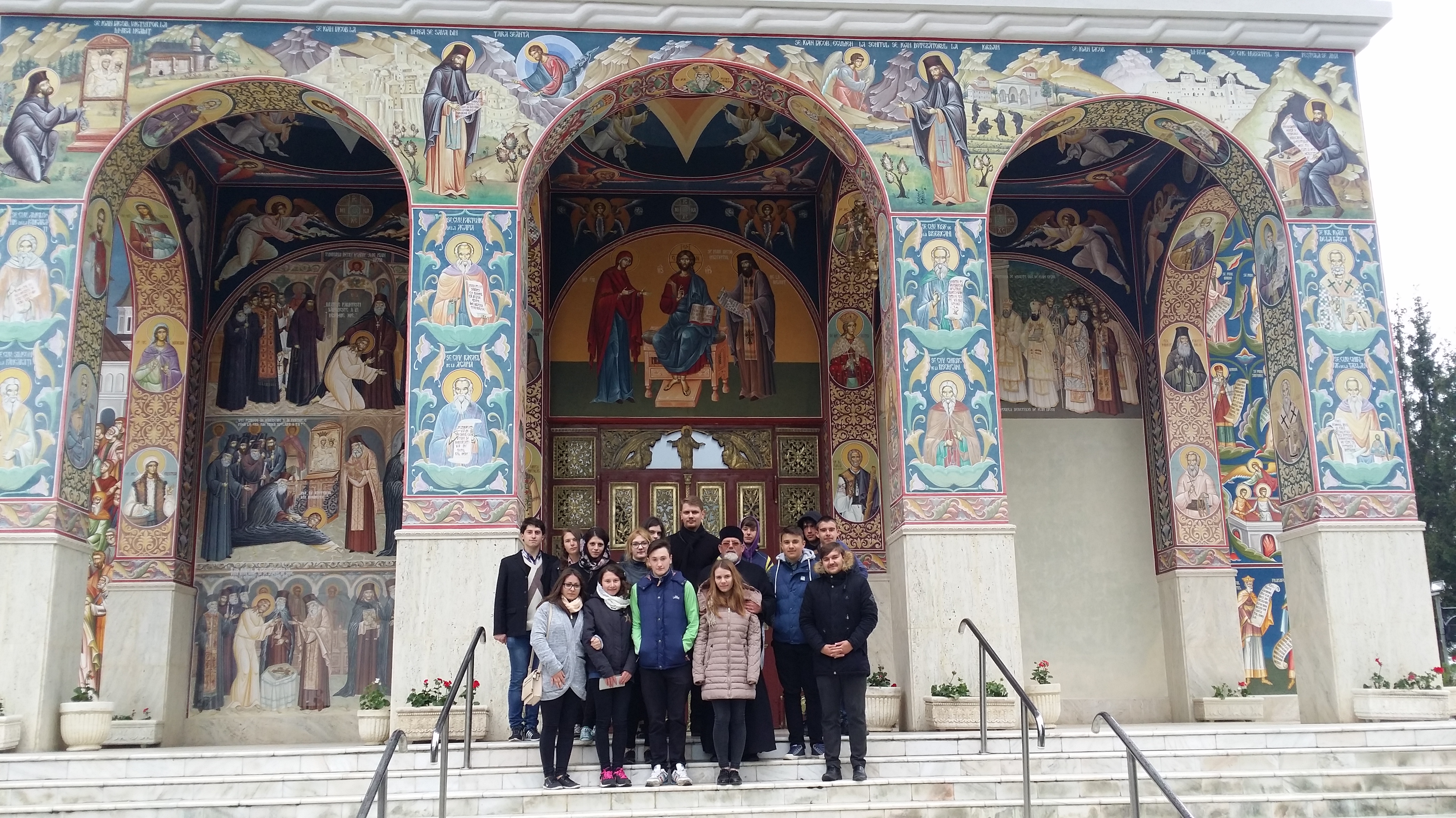 Tinerii din Drăguşeni, într-un pelerinaj luminat în Săptămâna Luminată