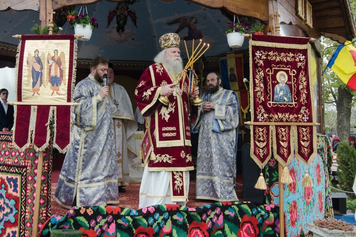 „Prezenţa Preasfinţitului Calinic este un dar şi o binecuvântare“